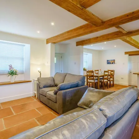 3 Bed In Penrith Oc-85362 *